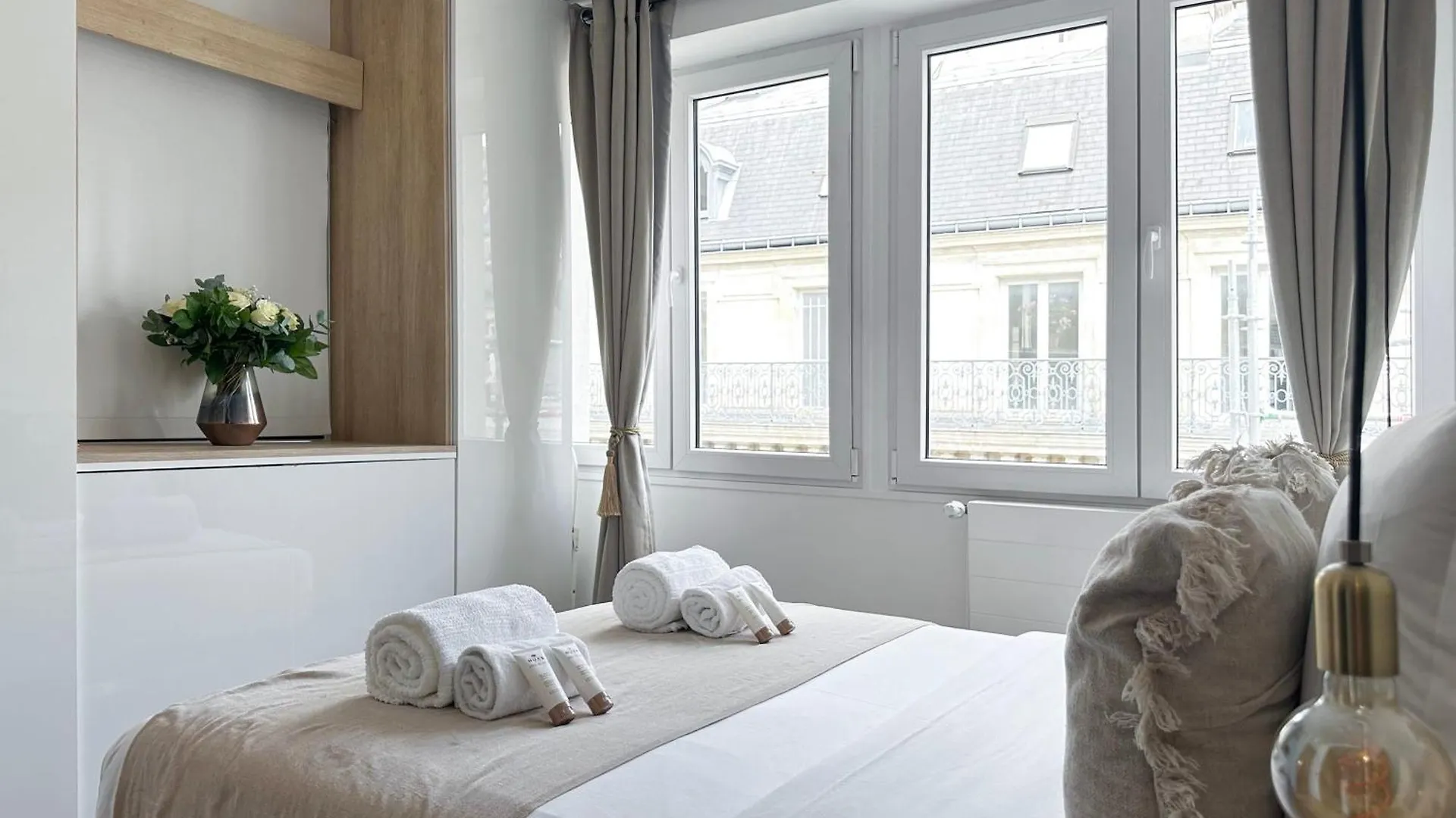 Brand New Apartment Near La Madeleine Párizs