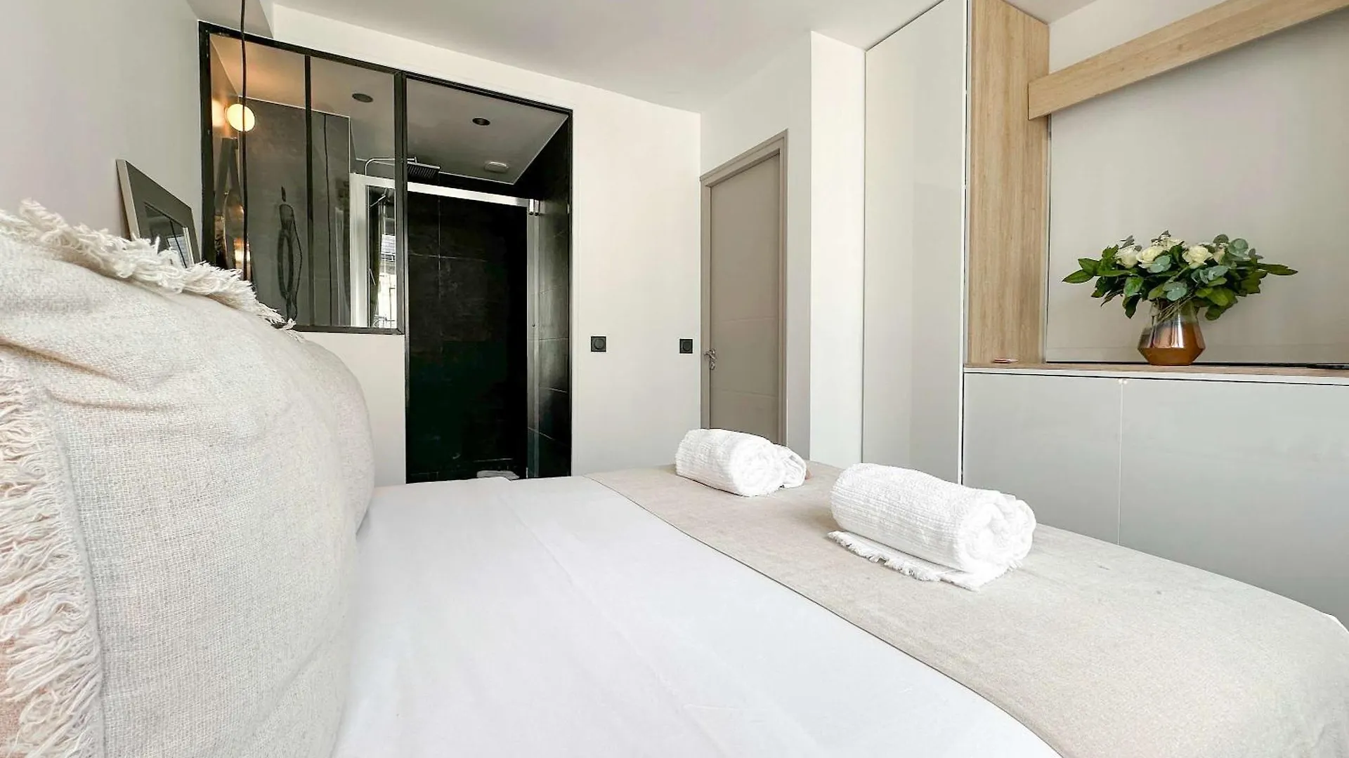 Brand New Apartment Near La Madeleine Párizs